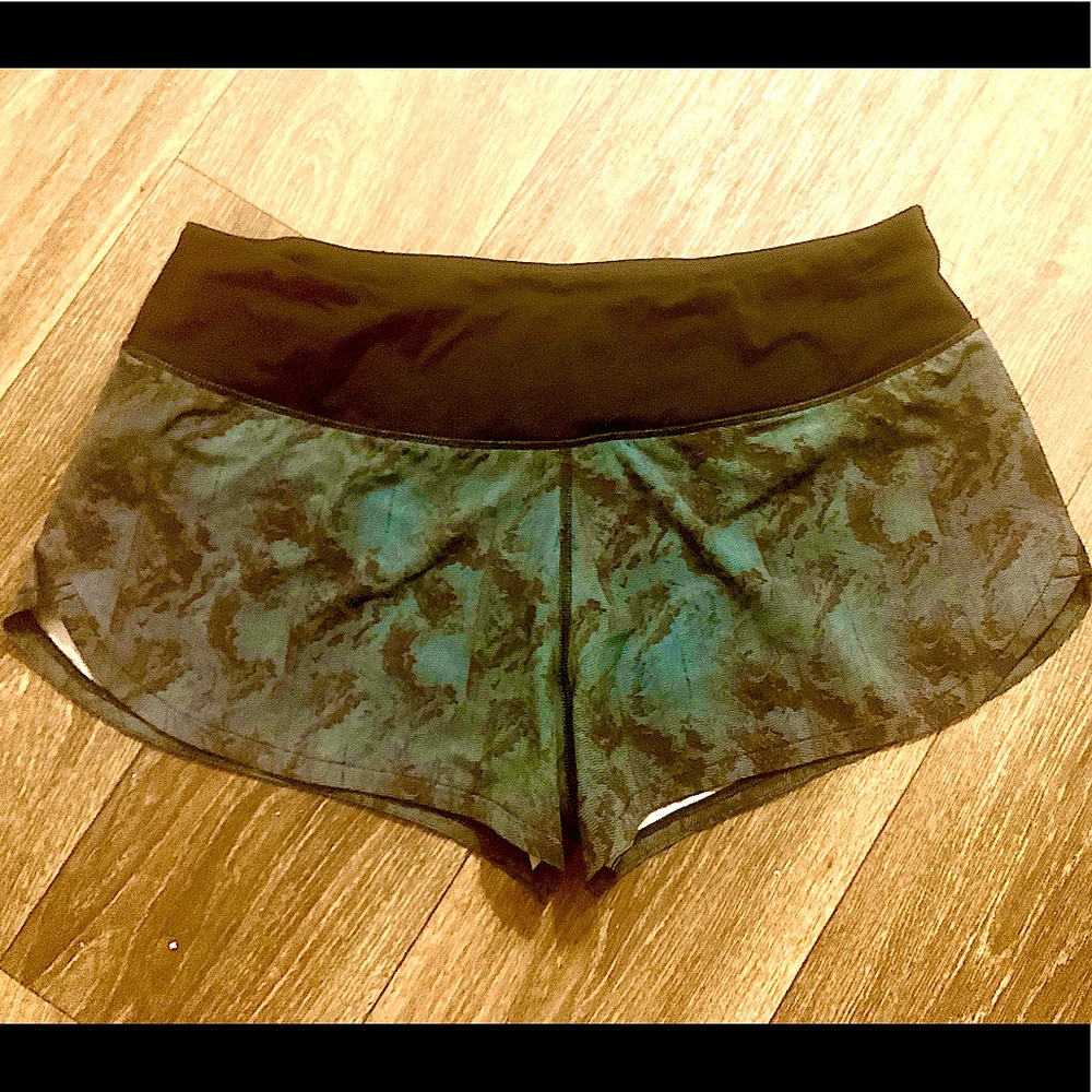 SOLD - Vuori Omni Performance Shorts M